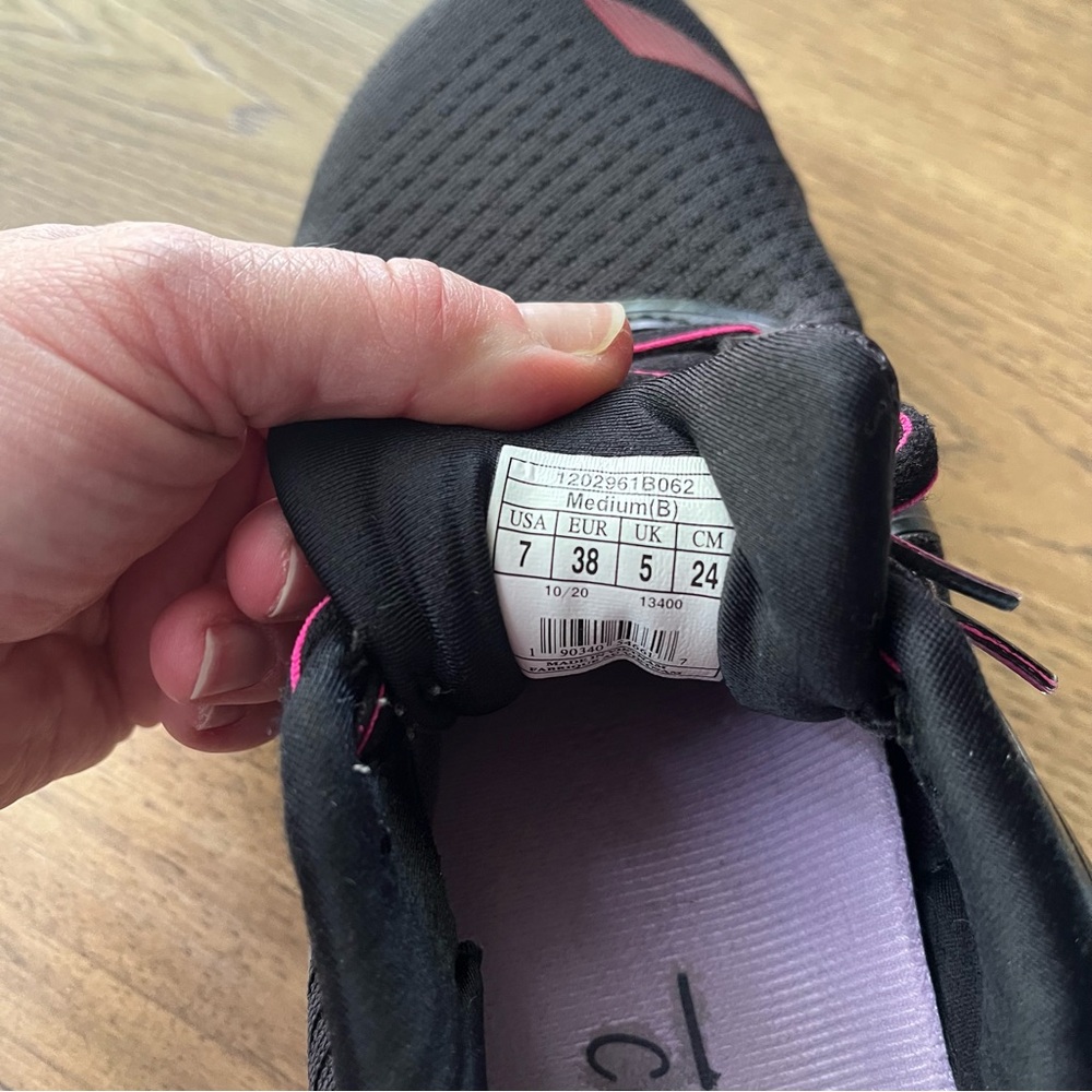 Pair of Brooks Women's GTS ADRENALINE 20 Shoes - Picture 6 of 14